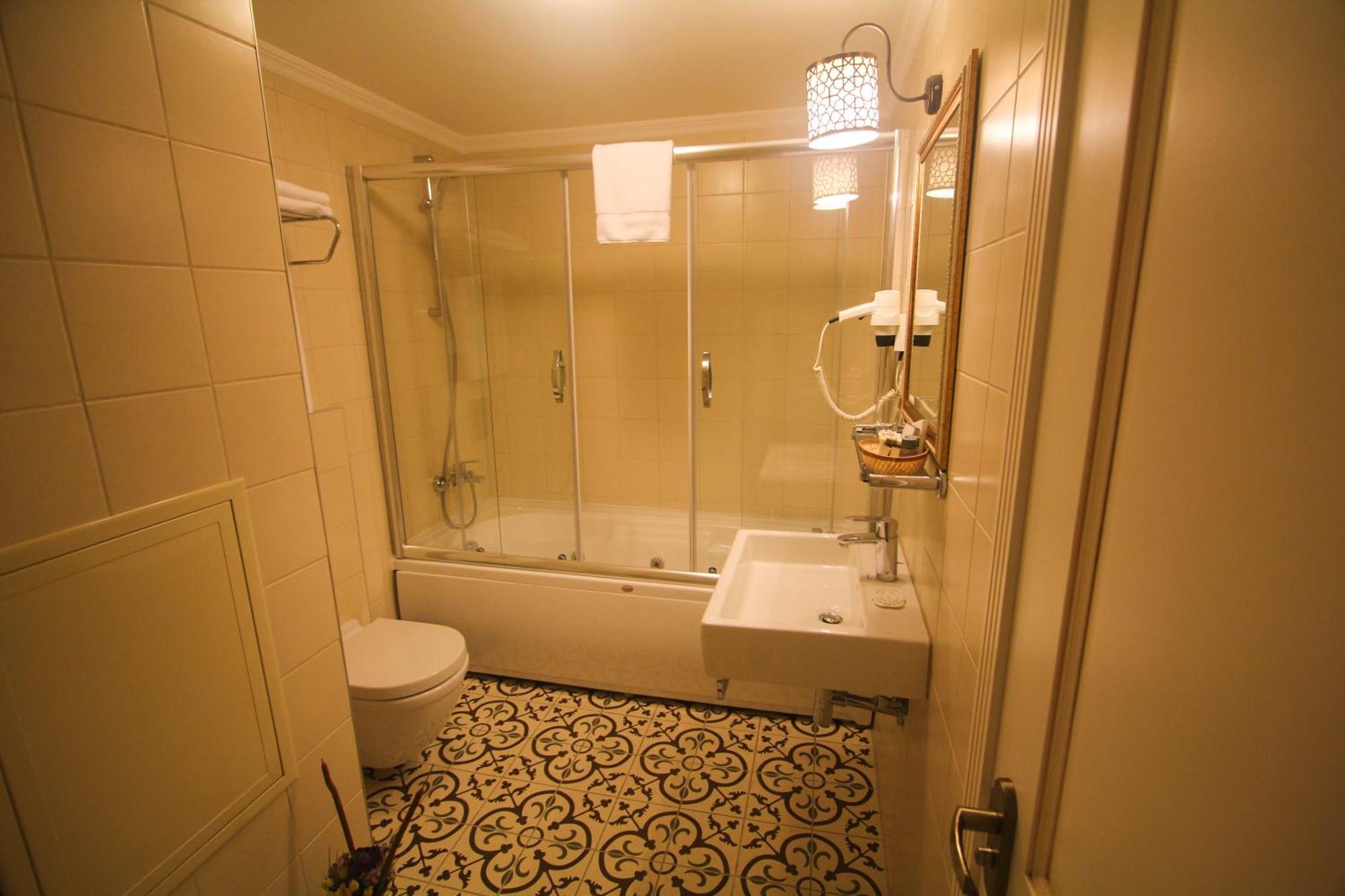 Superior Double or Twin Room,1281349534:JPEG